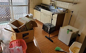 台所の不用品を買取と合わせて回収した事例（作業前）
